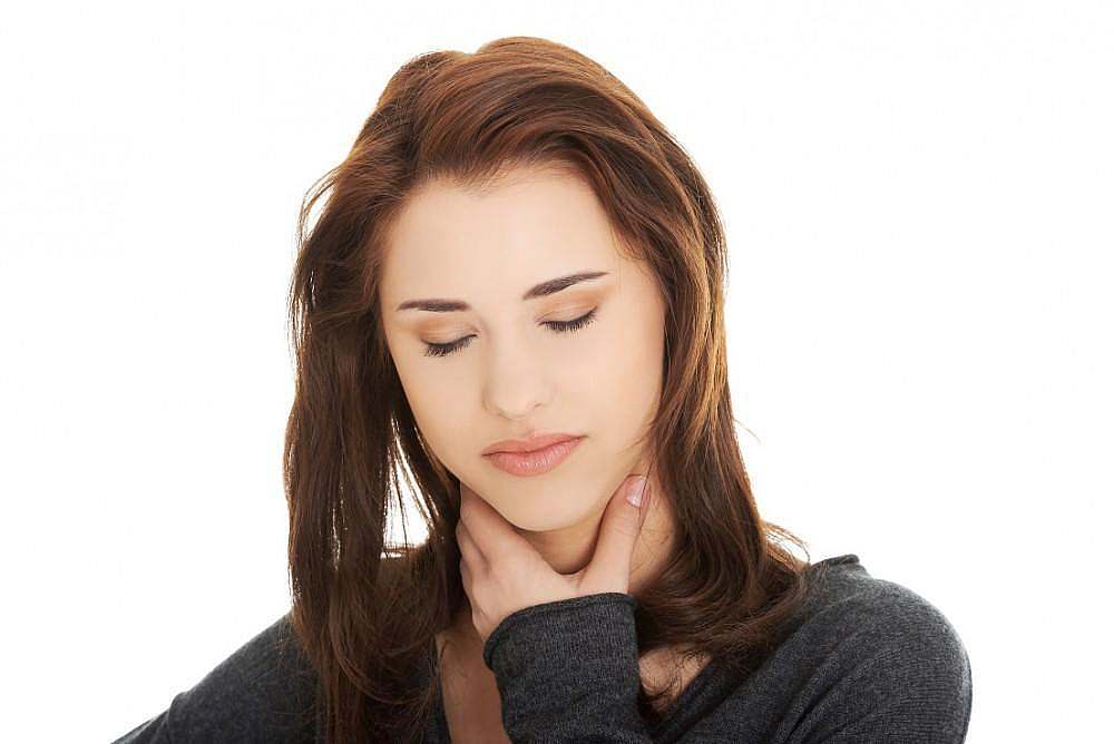 نشانه‌های کم‌ آبی حنجره